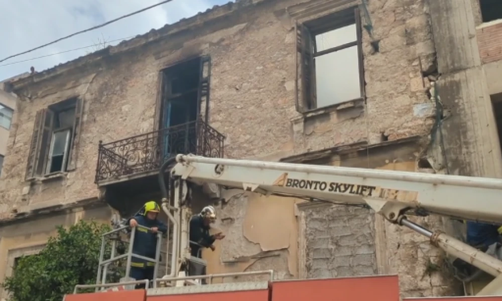 Μεταξουργείο: Φωτιά σε εγκαταλελειμμένο κτίριο (βίντεο)